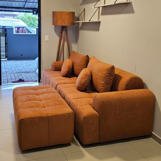Sofá Matelassê com Puff 2,50 m para Sala Moderna