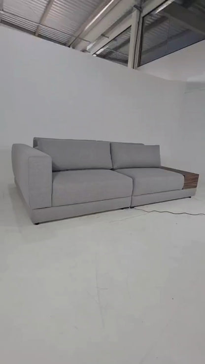Sofá Ilha Dualle, com mesa lateral